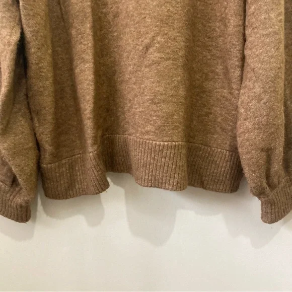 Group by Babaton Adichie Turtleneck Sweater Size Large Oversized Tan - Picture 8 of 13